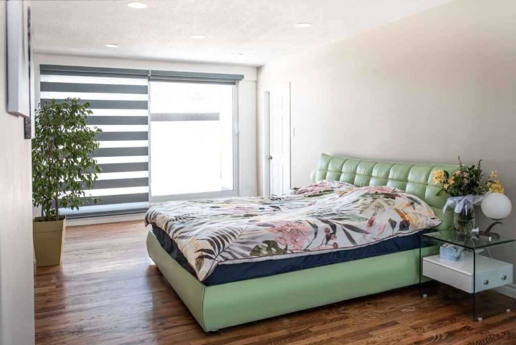 Bedroom Idea : Fresh Green Accent Bedroom